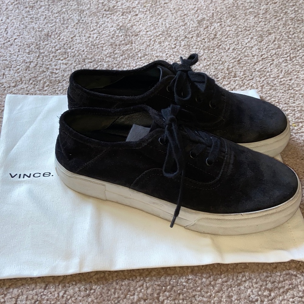 Vince black suede as 8 lace up shoe